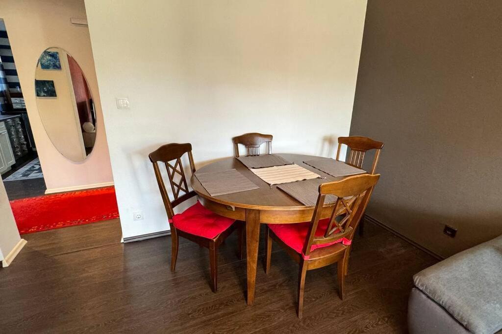 Monikas Home - Gemuetliche 3-Zimmer-Wohnung Im Herzen Von Böblingen Esterno foto